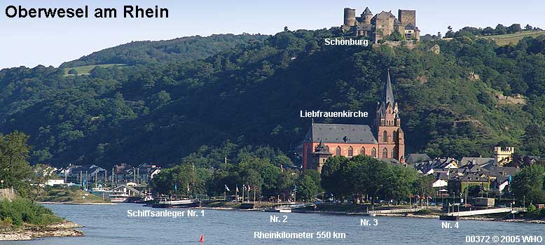 Oberwesel am Rhein mit Schnburg, Liebfrauenkirche und Schiffsanlegern am Rheinkilometer 550 km.  2005 WHO
